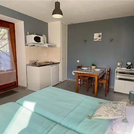 Gite Le Champfort-studio Apartmán *
